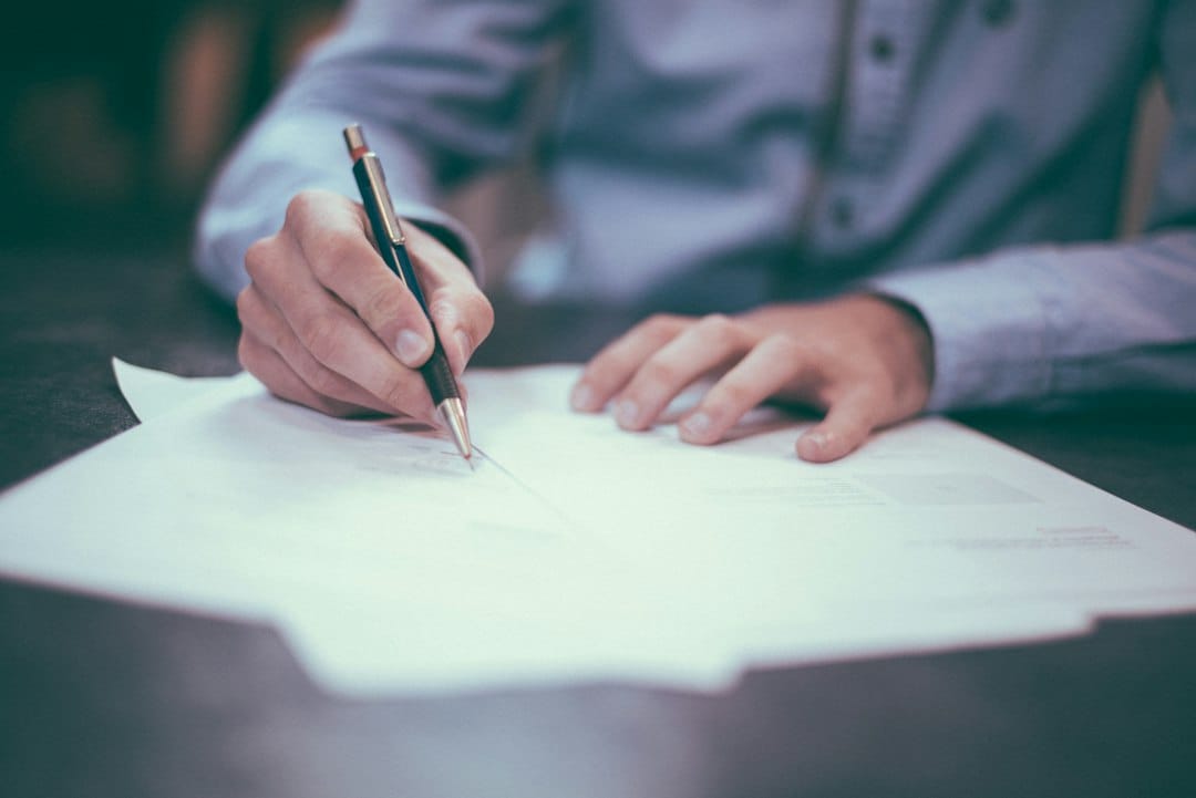 Cuando la IA firma contratos: lo que el caso Ironclad revela sobre el futuro de los agentes autónomos